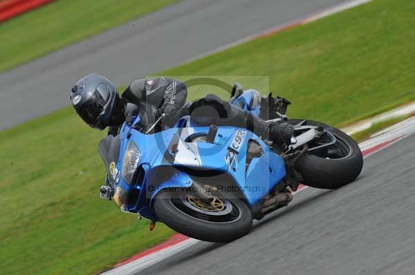 Motorcycle action photographs;Silverstone circuit;Silverstone photographs;Trackday digital images;event digital images;eventdigitalimages;no limits trackday;peter wileman photography;rockingham towcester northamptonshire;trackday;trackday photos