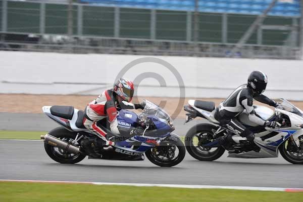 Motorcycle action photographs;Silverstone circuit;Silverstone photographs;Trackday digital images;event digital images;eventdigitalimages;no limits trackday;peter wileman photography;rockingham towcester northamptonshire;trackday;trackday photos