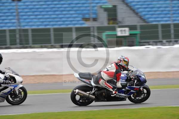 Motorcycle action photographs;Silverstone circuit;Silverstone photographs;Trackday digital images;event digital images;eventdigitalimages;no limits trackday;peter wileman photography;rockingham towcester northamptonshire;trackday;trackday photos