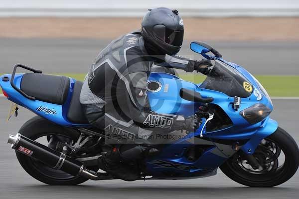 Motorcycle action photographs;Silverstone circuit;Silverstone photographs;Trackday digital images;event digital images;eventdigitalimages;no limits trackday;peter wileman photography;rockingham towcester northamptonshire;trackday;trackday photos