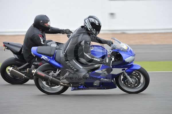 Motorcycle action photographs;Silverstone circuit;Silverstone photographs;Trackday digital images;event digital images;eventdigitalimages;no limits trackday;peter wileman photography;rockingham towcester northamptonshire;trackday;trackday photos