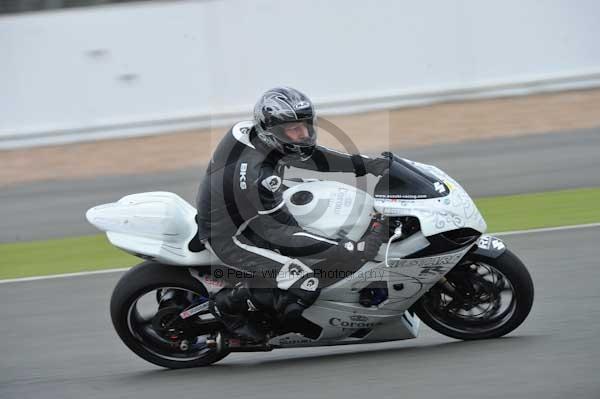 Motorcycle action photographs;Silverstone circuit;Silverstone photographs;Trackday digital images;event digital images;eventdigitalimages;no limits trackday;peter wileman photography;rockingham towcester northamptonshire;trackday;trackday photos