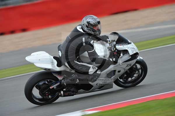 Motorcycle action photographs;Silverstone circuit;Silverstone photographs;Trackday digital images;event digital images;eventdigitalimages;no limits trackday;peter wileman photography;rockingham towcester northamptonshire;trackday;trackday photos