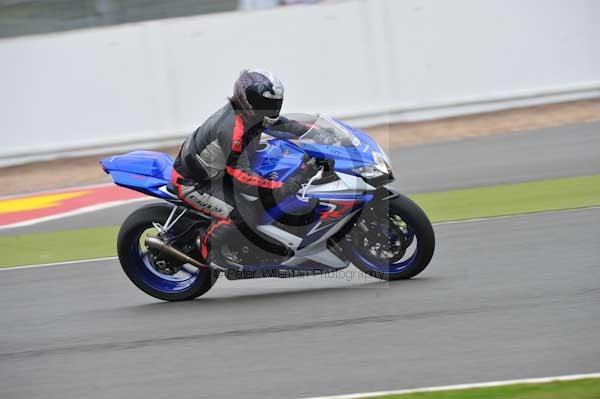 Motorcycle action photographs;Silverstone circuit;Silverstone photographs;Trackday digital images;event digital images;eventdigitalimages;no limits trackday;peter wileman photography;rockingham towcester northamptonshire;trackday;trackday photos