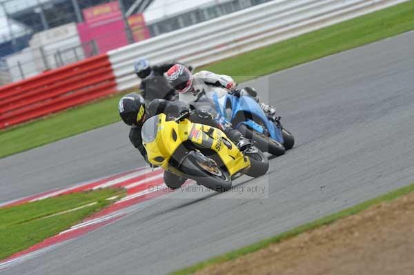 Motorcycle action photographs;Silverstone circuit;Silverstone photographs;Trackday digital images;event digital images;eventdigitalimages;no limits trackday;peter wileman photography;rockingham towcester northamptonshire;trackday;trackday photos