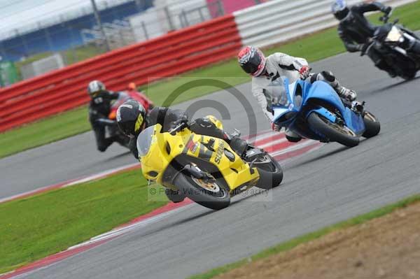 Motorcycle action photographs;Silverstone circuit;Silverstone photographs;Trackday digital images;event digital images;eventdigitalimages;no limits trackday;peter wileman photography;rockingham towcester northamptonshire;trackday;trackday photos