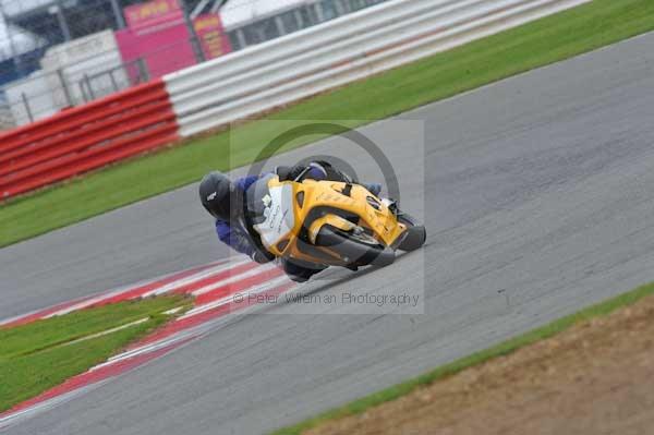 Motorcycle action photographs;Silverstone circuit;Silverstone photographs;Trackday digital images;event digital images;eventdigitalimages;no limits trackday;peter wileman photography;rockingham towcester northamptonshire;trackday;trackday photos