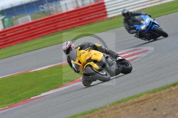 Motorcycle action photographs;Silverstone circuit;Silverstone photographs;Trackday digital images;event digital images;eventdigitalimages;no limits trackday;peter wileman photography;rockingham towcester northamptonshire;trackday;trackday photos