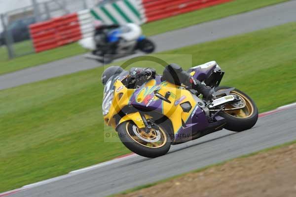 Motorcycle action photographs;Silverstone circuit;Silverstone photographs;Trackday digital images;event digital images;eventdigitalimages;no limits trackday;peter wileman photography;rockingham towcester northamptonshire;trackday;trackday photos