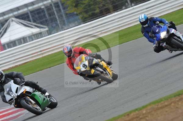 Motorcycle action photographs;Silverstone circuit;Silverstone photographs;Trackday digital images;event digital images;eventdigitalimages;no limits trackday;peter wileman photography;rockingham towcester northamptonshire;trackday;trackday photos