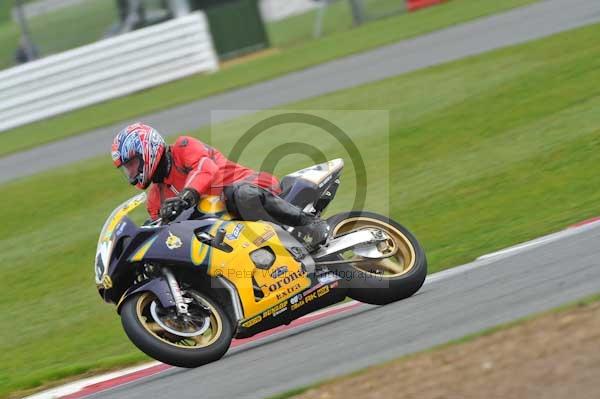 Motorcycle action photographs;Silverstone circuit;Silverstone photographs;Trackday digital images;event digital images;eventdigitalimages;no limits trackday;peter wileman photography;rockingham towcester northamptonshire;trackday;trackday photos