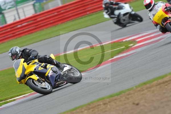 Motorcycle action photographs;Silverstone circuit;Silverstone photographs;Trackday digital images;event digital images;eventdigitalimages;no limits trackday;peter wileman photography;rockingham towcester northamptonshire;trackday;trackday photos