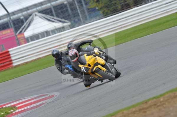 Motorcycle action photographs;Silverstone circuit;Silverstone photographs;Trackday digital images;event digital images;eventdigitalimages;no limits trackday;peter wileman photography;rockingham towcester northamptonshire;trackday;trackday photos