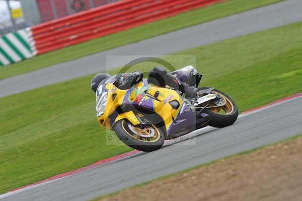 Motorcycle action photographs;Silverstone circuit;Silverstone photographs;Trackday digital images;event digital images;eventdigitalimages;no limits trackday;peter wileman photography;rockingham towcester northamptonshire;trackday;trackday photos