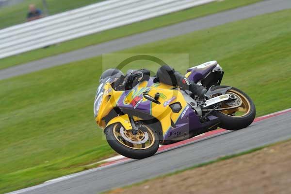 Motorcycle action photographs;Silverstone circuit;Silverstone photographs;Trackday digital images;event digital images;eventdigitalimages;no limits trackday;peter wileman photography;rockingham towcester northamptonshire;trackday;trackday photos