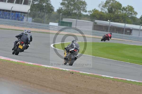 Motorcycle action photographs;Silverstone circuit;Silverstone photographs;Trackday digital images;event digital images;eventdigitalimages;no limits trackday;peter wileman photography;rockingham towcester northamptonshire;trackday;trackday photos