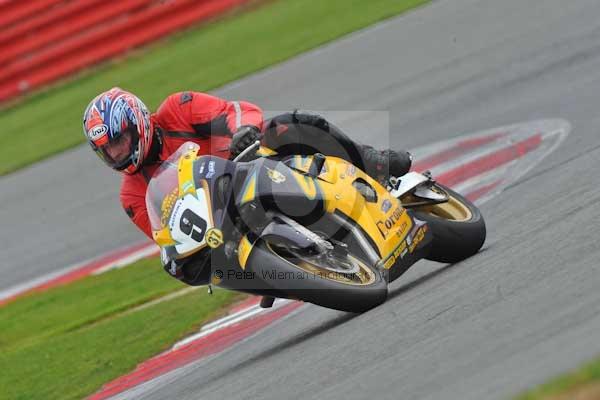 Motorcycle action photographs;Silverstone circuit;Silverstone photographs;Trackday digital images;event digital images;eventdigitalimages;no limits trackday;peter wileman photography;rockingham towcester northamptonshire;trackday;trackday photos