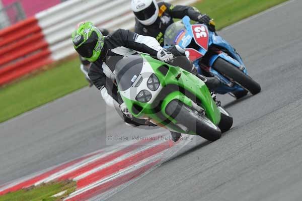 Motorcycle action photographs;Silverstone circuit;Silverstone photographs;Trackday digital images;event digital images;eventdigitalimages;no limits trackday;peter wileman photography;rockingham towcester northamptonshire;trackday;trackday photos