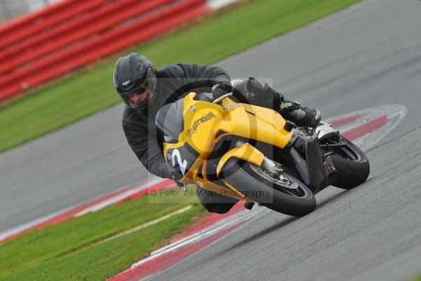 Motorcycle action photographs;Silverstone circuit;Silverstone photographs;Trackday digital images;event digital images;eventdigitalimages;no limits trackday;peter wileman photography;rockingham towcester northamptonshire;trackday;trackday photos