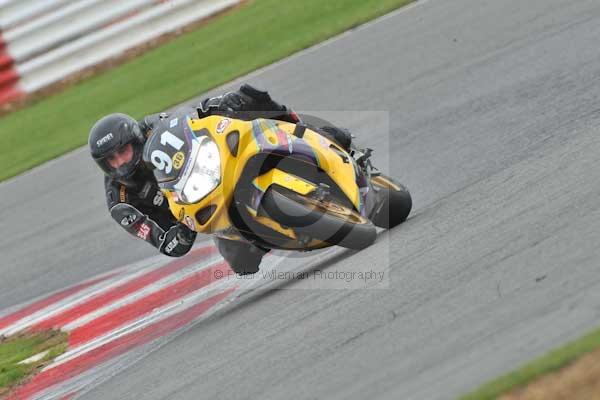 Motorcycle action photographs;Silverstone circuit;Silverstone photographs;Trackday digital images;event digital images;eventdigitalimages;no limits trackday;peter wileman photography;rockingham towcester northamptonshire;trackday;trackday photos