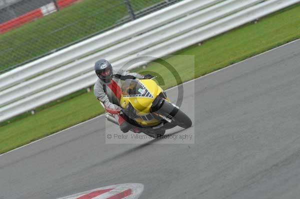 Motorcycle action photographs;Silverstone circuit;Silverstone photographs;Trackday digital images;event digital images;eventdigitalimages;no limits trackday;peter wileman photography;rockingham towcester northamptonshire;trackday;trackday photos