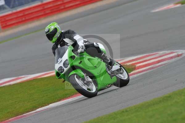 Motorcycle action photographs;Silverstone circuit;Silverstone photographs;Trackday digital images;event digital images;eventdigitalimages;no limits trackday;peter wileman photography;rockingham towcester northamptonshire;trackday;trackday photos