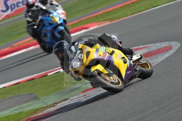 Motorcycle action photographs;Silverstone circuit;Silverstone photographs;Trackday digital images;event digital images;eventdigitalimages;no limits trackday;peter wileman photography;rockingham towcester northamptonshire;trackday;trackday photos