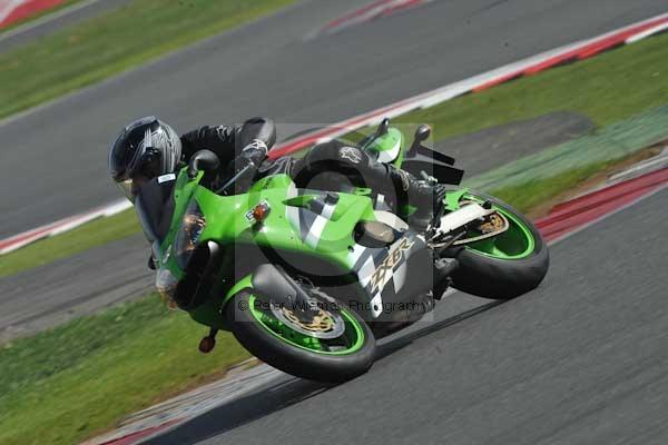 Motorcycle action photographs;Silverstone circuit;Silverstone photographs;Trackday digital images;event digital images;eventdigitalimages;no limits trackday;peter wileman photography;rockingham towcester northamptonshire;trackday;trackday photos