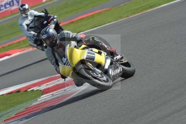 Motorcycle action photographs;Silverstone circuit;Silverstone photographs;Trackday digital images;event digital images;eventdigitalimages;no limits trackday;peter wileman photography;rockingham towcester northamptonshire;trackday;trackday photos