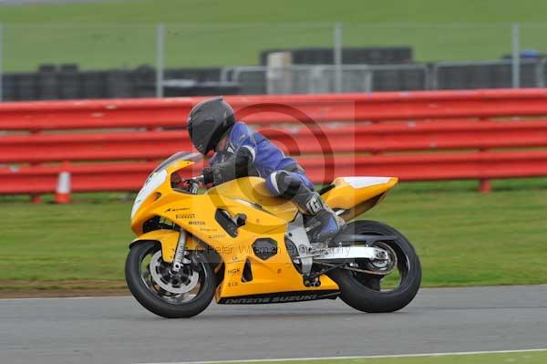 Motorcycle action photographs;Silverstone circuit;Silverstone photographs;Trackday digital images;event digital images;eventdigitalimages;no limits trackday;peter wileman photography;rockingham towcester northamptonshire;trackday;trackday photos