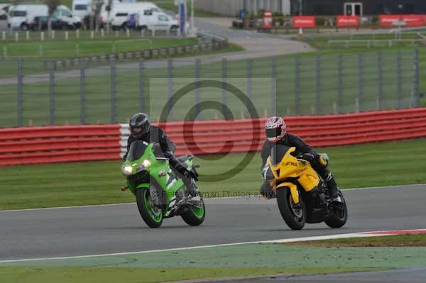 Motorcycle action photographs;Silverstone circuit;Silverstone photographs;Trackday digital images;event digital images;eventdigitalimages;no limits trackday;peter wileman photography;rockingham towcester northamptonshire;trackday;trackday photos