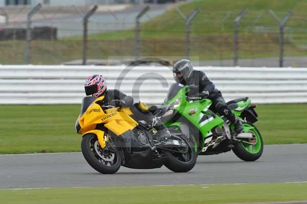 Motorcycle action photographs;Silverstone circuit;Silverstone photographs;Trackday digital images;event digital images;eventdigitalimages;no limits trackday;peter wileman photography;rockingham towcester northamptonshire;trackday;trackday photos