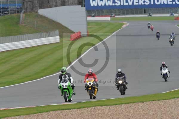 Motorcycle action photographs;Silverstone circuit;Silverstone photographs;Trackday digital images;event digital images;eventdigitalimages;no limits trackday;peter wileman photography;rockingham towcester northamptonshire;trackday;trackday photos