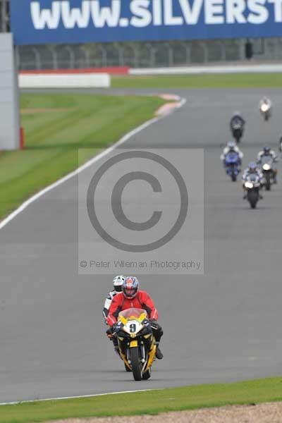 Motorcycle action photographs;Silverstone circuit;Silverstone photographs;Trackday digital images;event digital images;eventdigitalimages;no limits trackday;peter wileman photography;rockingham towcester northamptonshire;trackday;trackday photos