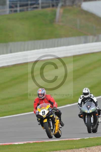 Motorcycle action photographs;Silverstone circuit;Silverstone photographs;Trackday digital images;event digital images;eventdigitalimages;no limits trackday;peter wileman photography;rockingham towcester northamptonshire;trackday;trackday photos