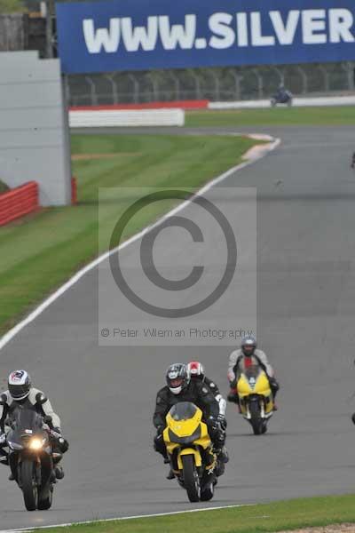 Motorcycle action photographs;Silverstone circuit;Silverstone photographs;Trackday digital images;event digital images;eventdigitalimages;no limits trackday;peter wileman photography;rockingham towcester northamptonshire;trackday;trackday photos