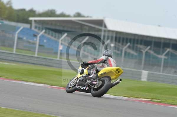 Motorcycle action photographs;Silverstone circuit;Silverstone photographs;Trackday digital images;event digital images;eventdigitalimages;no limits trackday;peter wileman photography;rockingham towcester northamptonshire;trackday;trackday photos