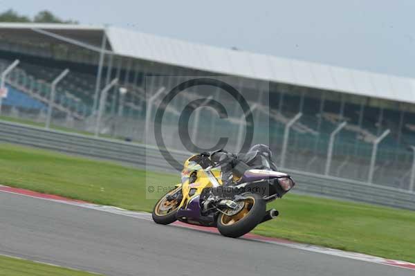 Motorcycle action photographs;Silverstone circuit;Silverstone photographs;Trackday digital images;event digital images;eventdigitalimages;no limits trackday;peter wileman photography;rockingham towcester northamptonshire;trackday;trackday photos