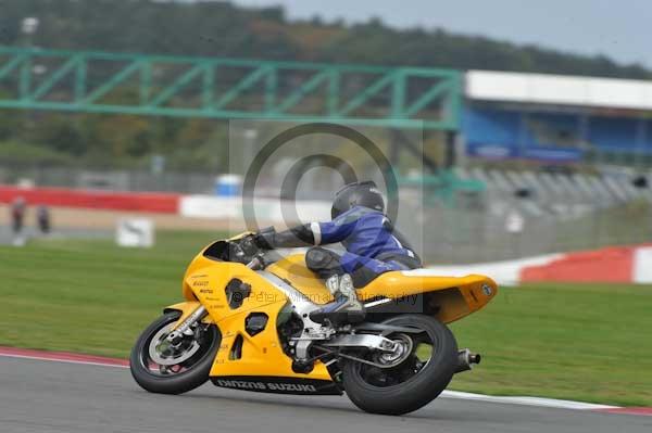 Motorcycle action photographs;Silverstone circuit;Silverstone photographs;Trackday digital images;event digital images;eventdigitalimages;no limits trackday;peter wileman photography;rockingham towcester northamptonshire;trackday;trackday photos