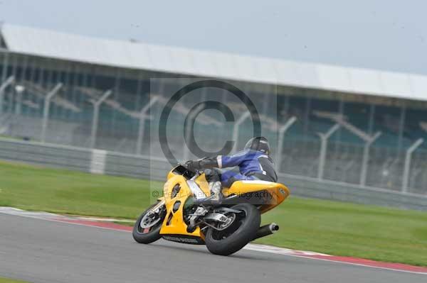 Motorcycle action photographs;Silverstone circuit;Silverstone photographs;Trackday digital images;event digital images;eventdigitalimages;no limits trackday;peter wileman photography;rockingham towcester northamptonshire;trackday;trackday photos