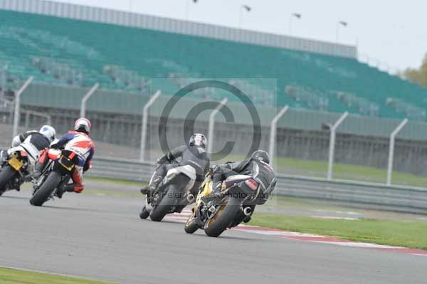 Motorcycle action photographs;Silverstone circuit;Silverstone photographs;Trackday digital images;event digital images;eventdigitalimages;no limits trackday;peter wileman photography;rockingham towcester northamptonshire;trackday;trackday photos