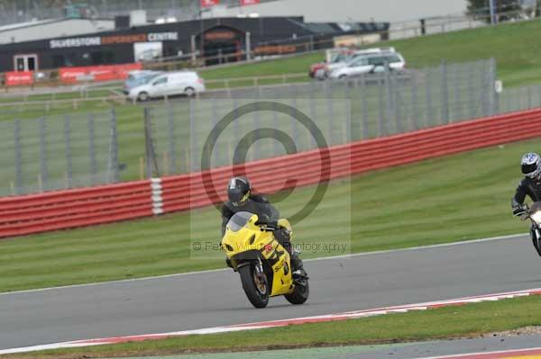 Motorcycle action photographs;Silverstone circuit;Silverstone photographs;Trackday digital images;event digital images;eventdigitalimages;no limits trackday;peter wileman photography;rockingham towcester northamptonshire;trackday;trackday photos