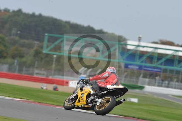 Motorcycle action photographs;Silverstone circuit;Silverstone photographs;Trackday digital images;event digital images;eventdigitalimages;no limits trackday;peter wileman photography;rockingham towcester northamptonshire;trackday;trackday photos