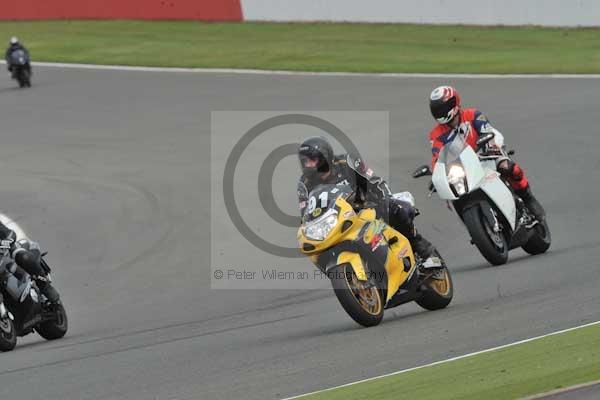 Motorcycle action photographs;Silverstone circuit;Silverstone photographs;Trackday digital images;event digital images;eventdigitalimages;no limits trackday;peter wileman photography;rockingham towcester northamptonshire;trackday;trackday photos