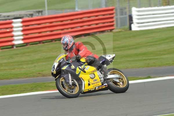 Motorcycle action photographs;Silverstone circuit;Silverstone photographs;Trackday digital images;event digital images;eventdigitalimages;no limits trackday;peter wileman photography;rockingham towcester northamptonshire;trackday;trackday photos