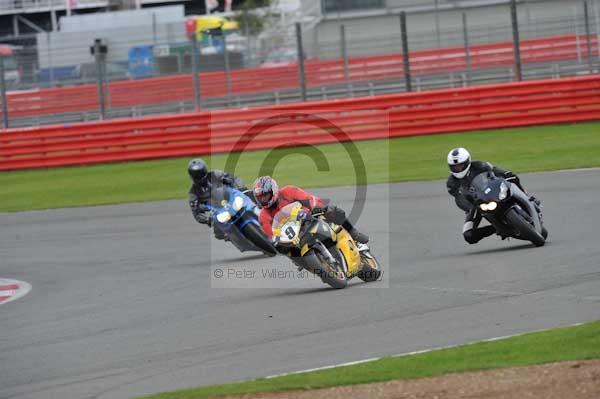 Motorcycle action photographs;Silverstone circuit;Silverstone photographs;Trackday digital images;event digital images;eventdigitalimages;no limits trackday;peter wileman photography;rockingham towcester northamptonshire;trackday;trackday photos