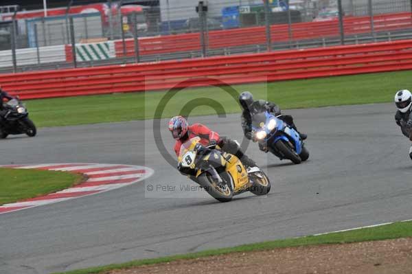 Motorcycle action photographs;Silverstone circuit;Silverstone photographs;Trackday digital images;event digital images;eventdigitalimages;no limits trackday;peter wileman photography;rockingham towcester northamptonshire;trackday;trackday photos