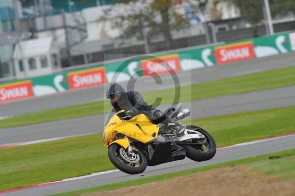 Motorcycle action photographs;Silverstone circuit;Silverstone photographs;Trackday digital images;event digital images;eventdigitalimages;no limits trackday;peter wileman photography;rockingham towcester northamptonshire;trackday;trackday photos