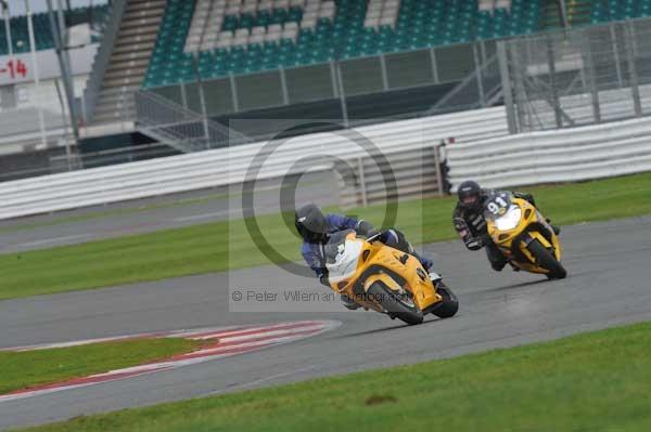 Motorcycle action photographs;Silverstone circuit;Silverstone photographs;Trackday digital images;event digital images;eventdigitalimages;no limits trackday;peter wileman photography;rockingham towcester northamptonshire;trackday;trackday photos