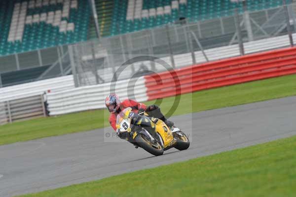 Motorcycle action photographs;Silverstone circuit;Silverstone photographs;Trackday digital images;event digital images;eventdigitalimages;no limits trackday;peter wileman photography;rockingham towcester northamptonshire;trackday;trackday photos